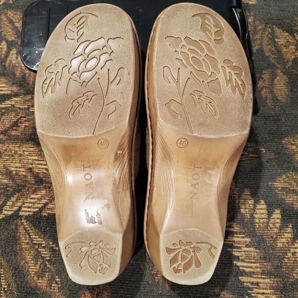 Women's Naot Avignon Clog - Picture 5 of 6